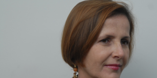 Perfil izquierdo de la profesora titular de pediatría y coordinadora del laboratorio de simulación de la UFMG Maria do Carmo Barros de Melo.